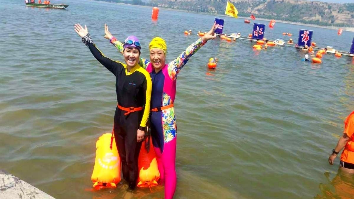 游泳20年了：冬泳的健康利弊与科学建议我游了二十年，冷水里泡出的老茧比皱纹还