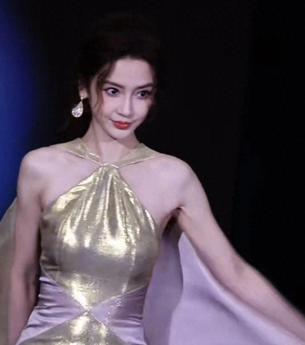 最近Baby在北京走了场红毯，结果让人大跌眼镜。现场没几个真明星，网红倒是一堆，