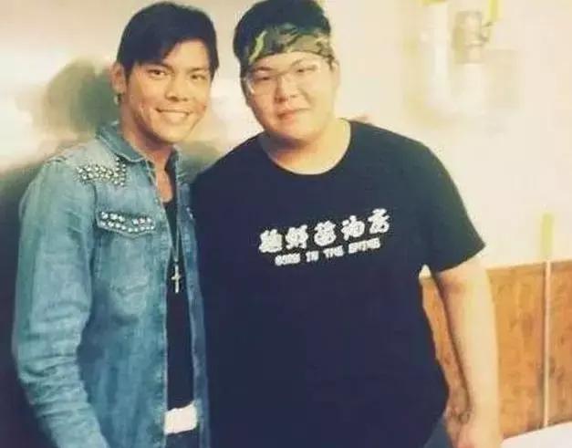很多时候父母都偏心小儿子，在向太家可以说是相反的。很明显就能看得出来，向太从小就