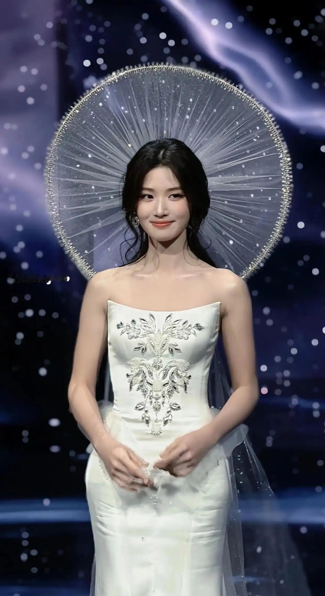 卢昱晓这次属于天使了吧