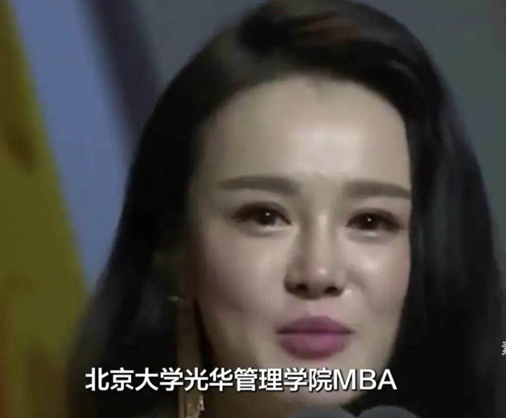 好多人羡慕邹市明，说他挣钱快，几锤下去，钱就到手啦！只是，靠挨打挣的钱再多，也