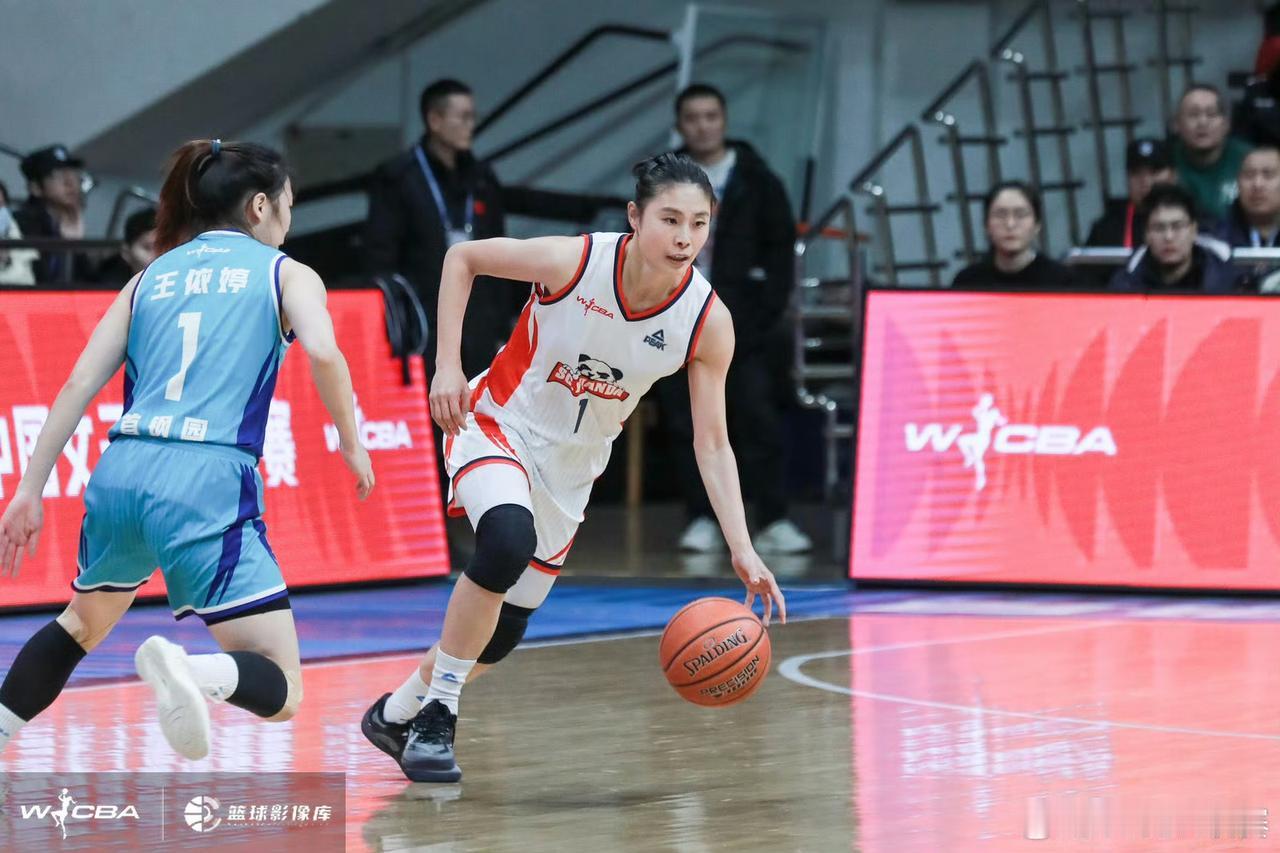 四川女篮、新疆女篮、山东女篮今天赢球的问题不大今天WCBA有5场比赛，其中山