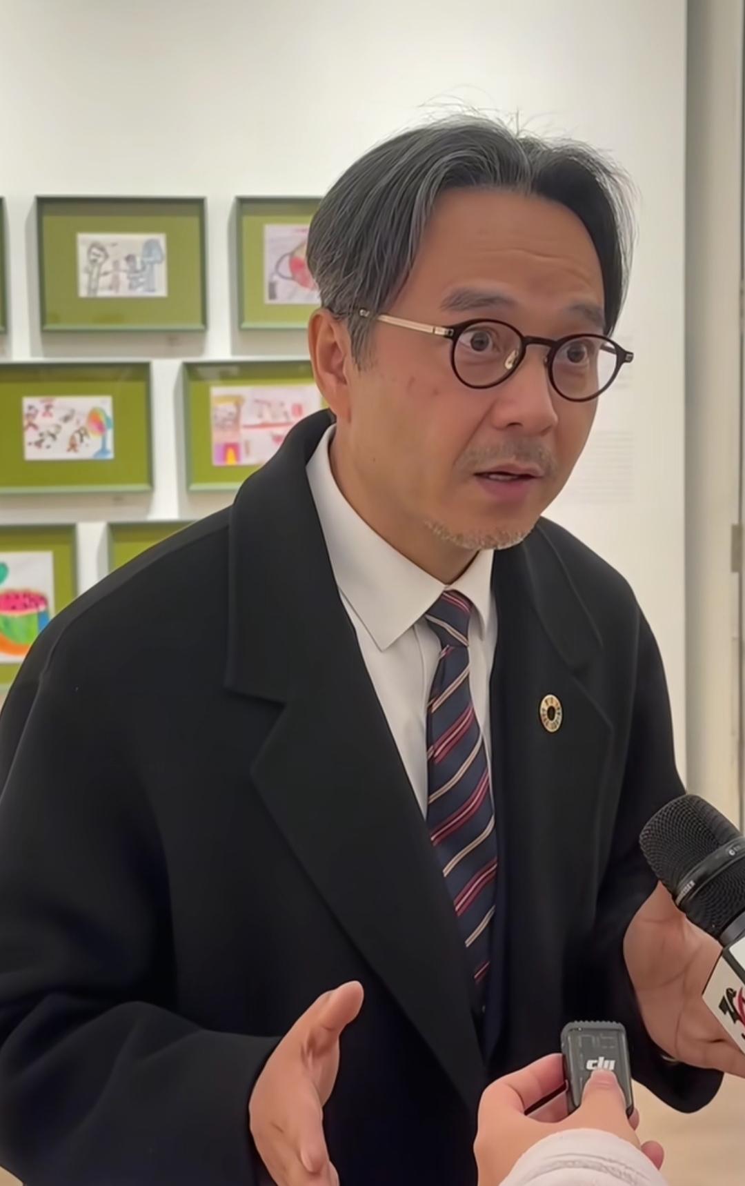 汪涵又摊上事了，当了一部电影的出品人，这部电影是一部有问题的电影，被骂后凌