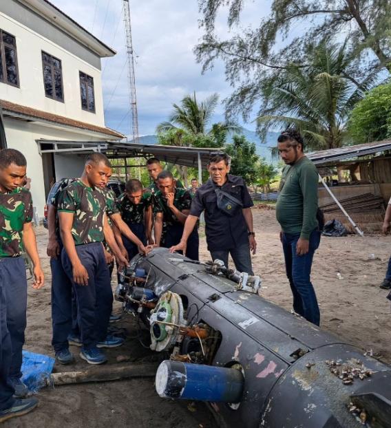 4月6日一大早，在印尼龙目海峡打鱼的渔民苏哈托，本想撒网捞点鱼虾给家里加餐，结果