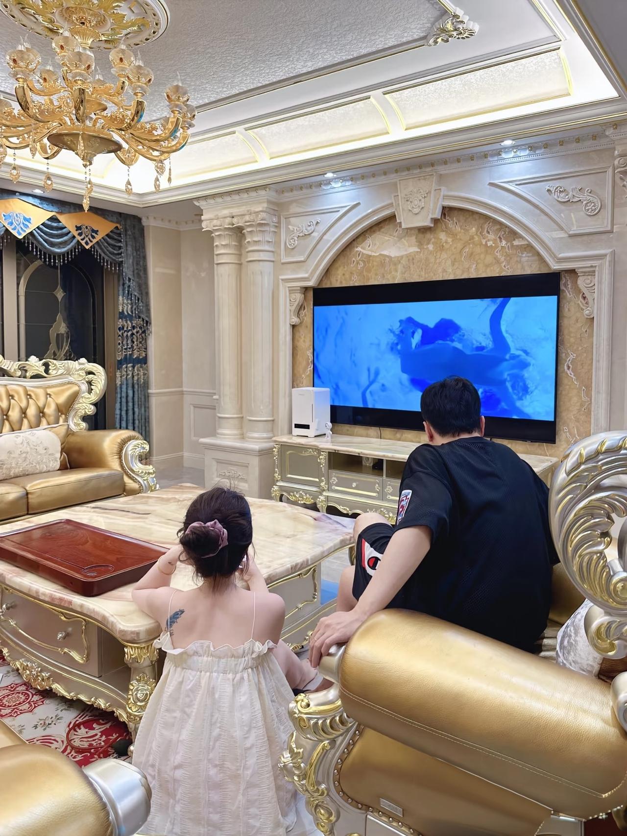 男人为什么总觉得老婆是别人家的好？原因有四条，特别是第四条。1、夫妻相处久，新鲜