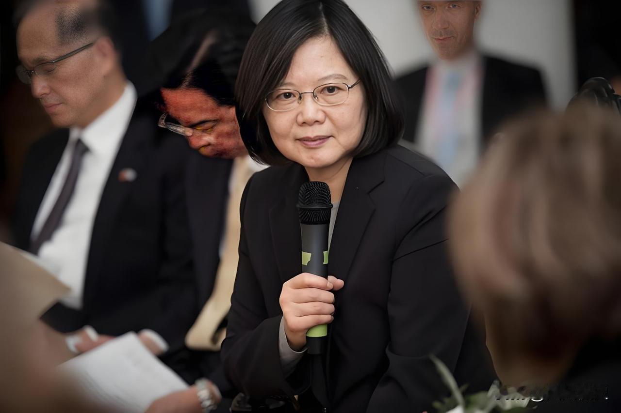 2026年5月14日，台湾地区前领导人蔡英文在台中东海大学发表公开演讲。恰逢中