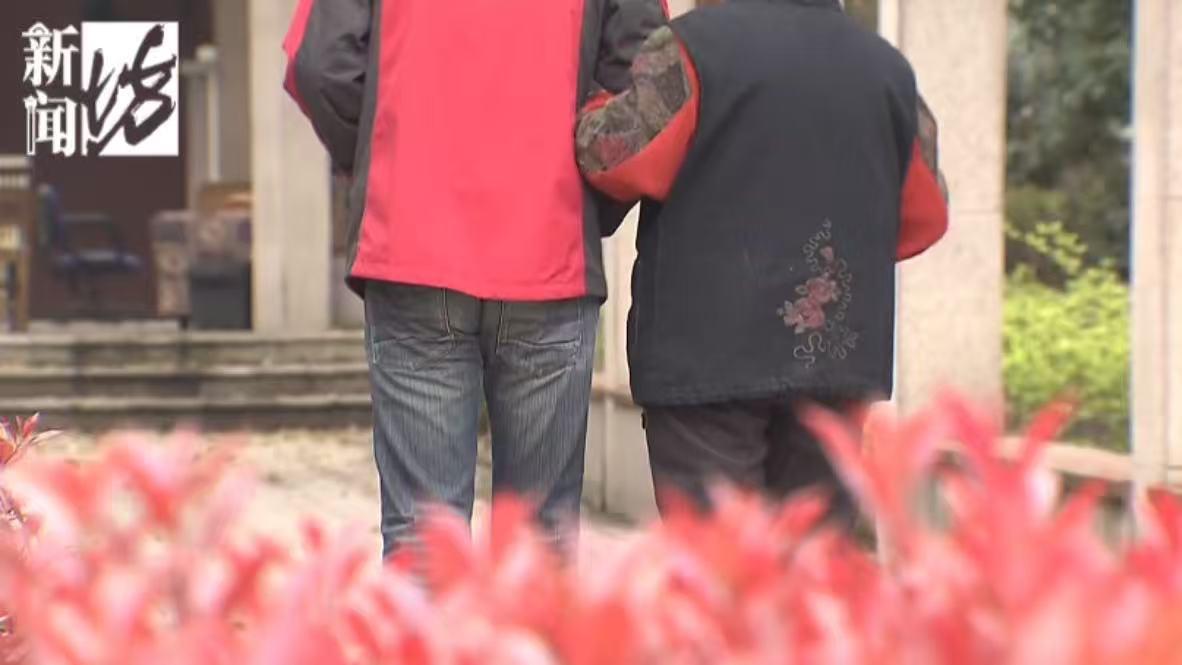 “我的养老钱都没了，我不想活了……”上海，独居老人的财产被保险业务员偷偷侵占，老