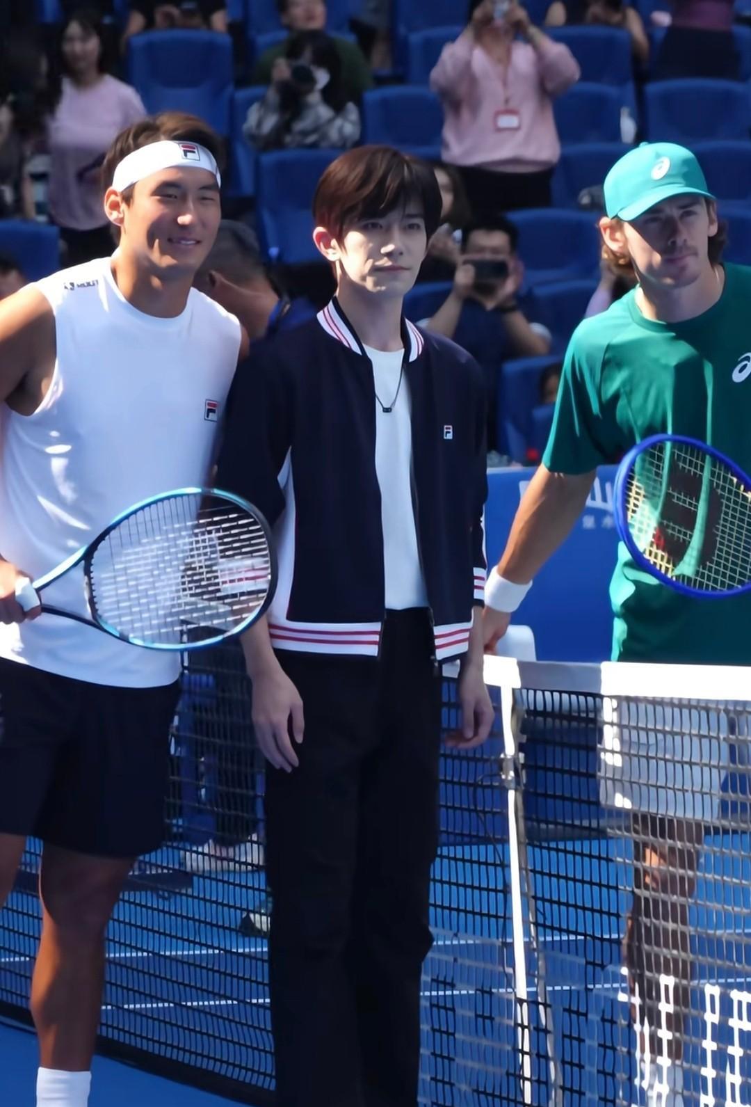 发现演员易烊千玺，这几年变化真大。说实话，我对年轻演员不咋感兴趣，但如今是越来