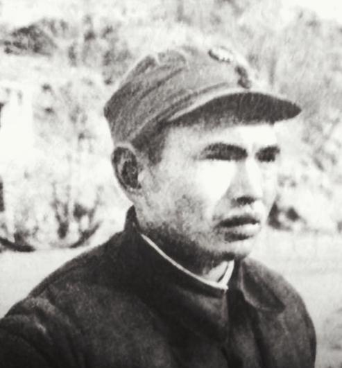 1938年，八路军营长让战士们反冲锋，不料冲到半山，营长却让他们赶紧把日军尸体背