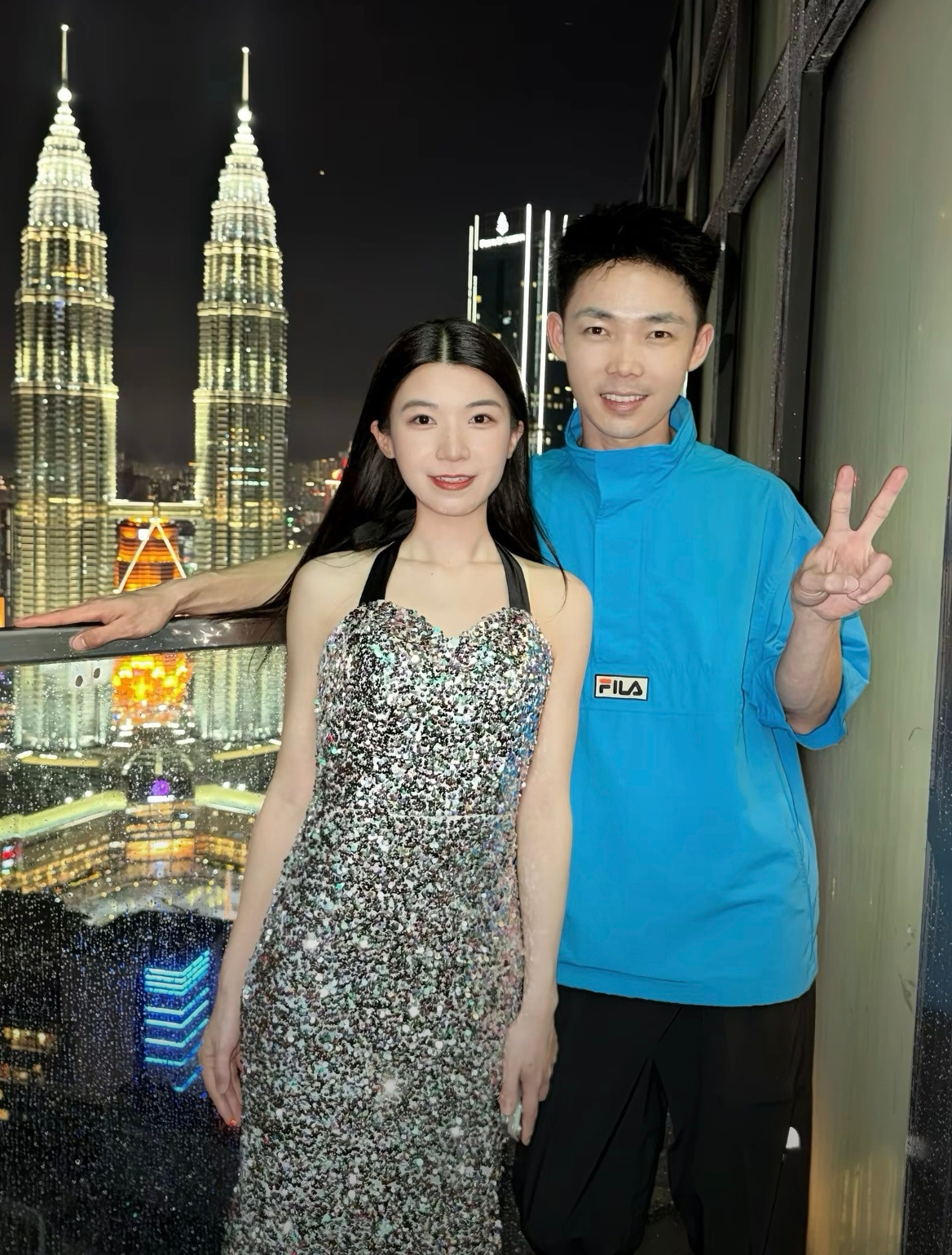 原来人在一起久了真的会越长越像........