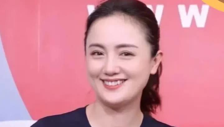 面相真的是一门玄学！朱媛媛的面相很和善，额头饱满，眉眼弯弯，耳垂有肉，嘴