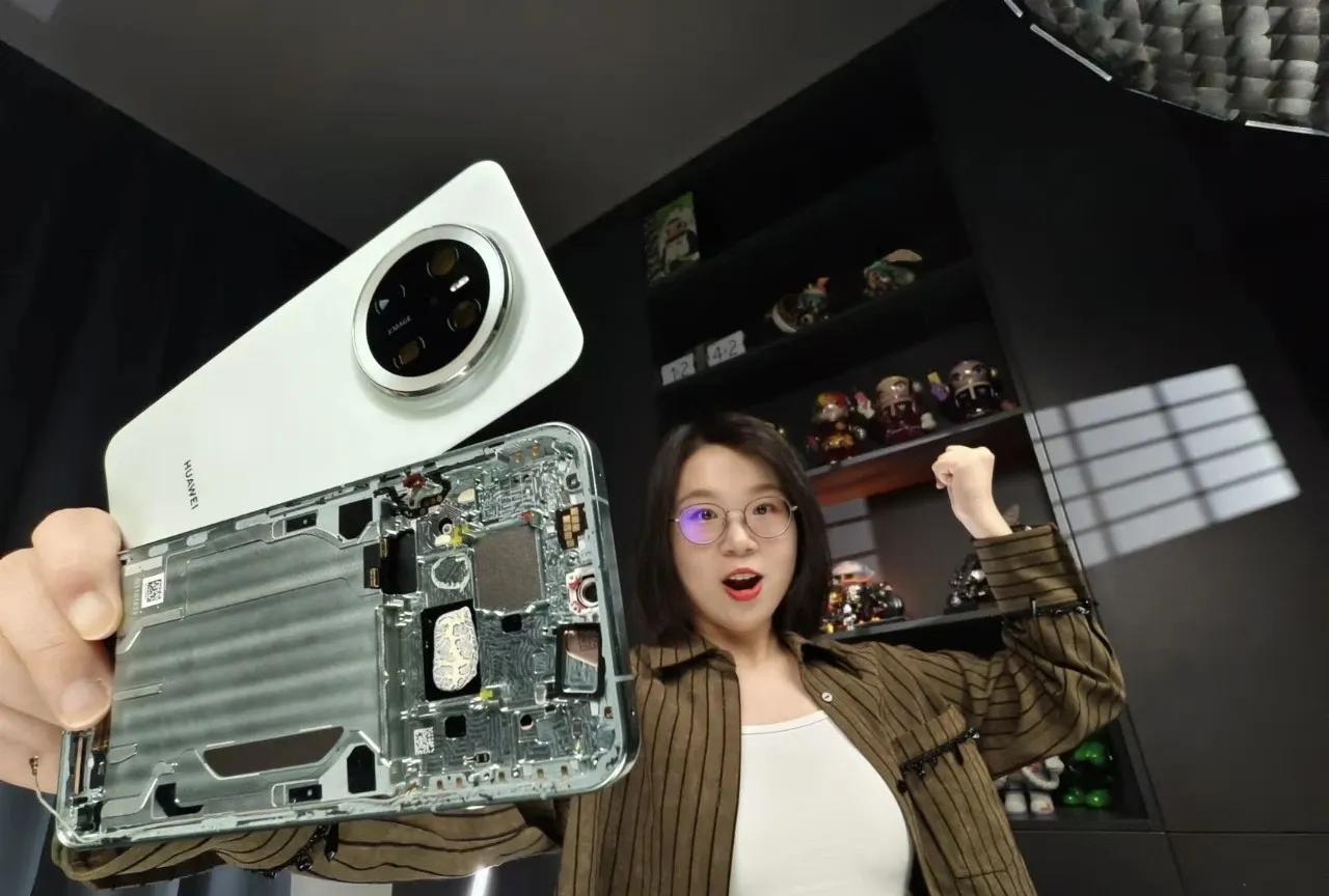 拆机狂潮，拆出中国制造的铮铮铁骨！每一次华为新品的亮相，都掀起一场全球拆解风暴