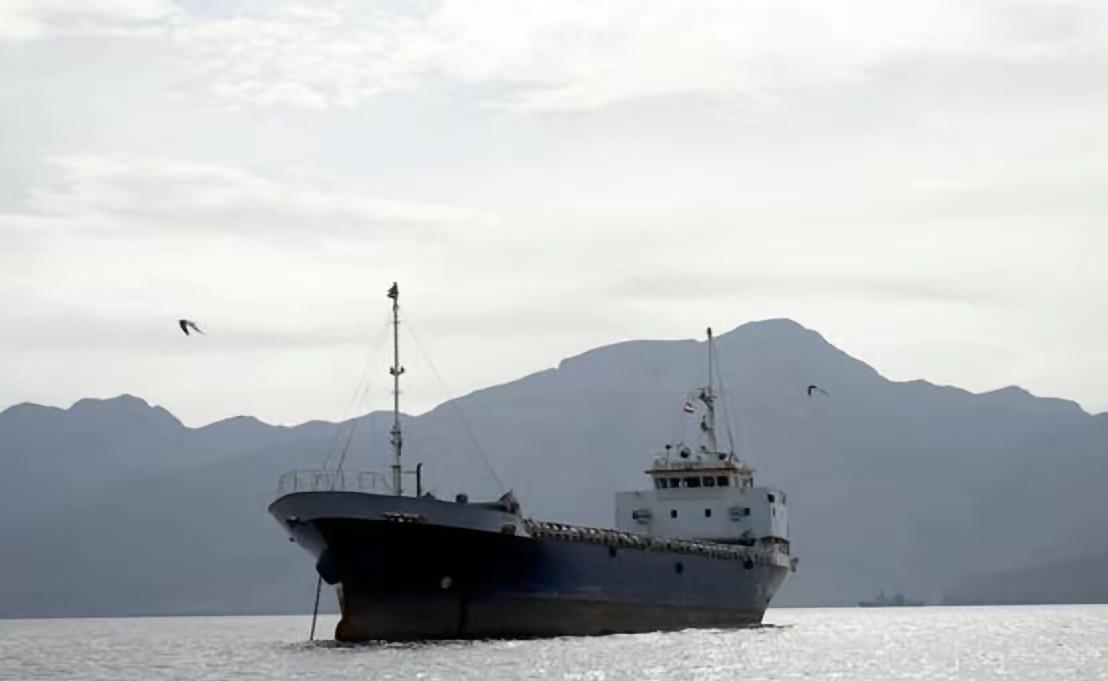 2艘伊朗油轮闯美军封锁线，失败掉头返航4月14日，两艘伊朗油轮从东南部的恰巴