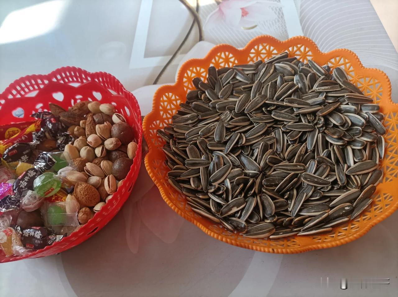 真吃不动了！我和老婆最爱吃的零食就是磕瓜子，每到过年最少买上十斤，不到正月十五