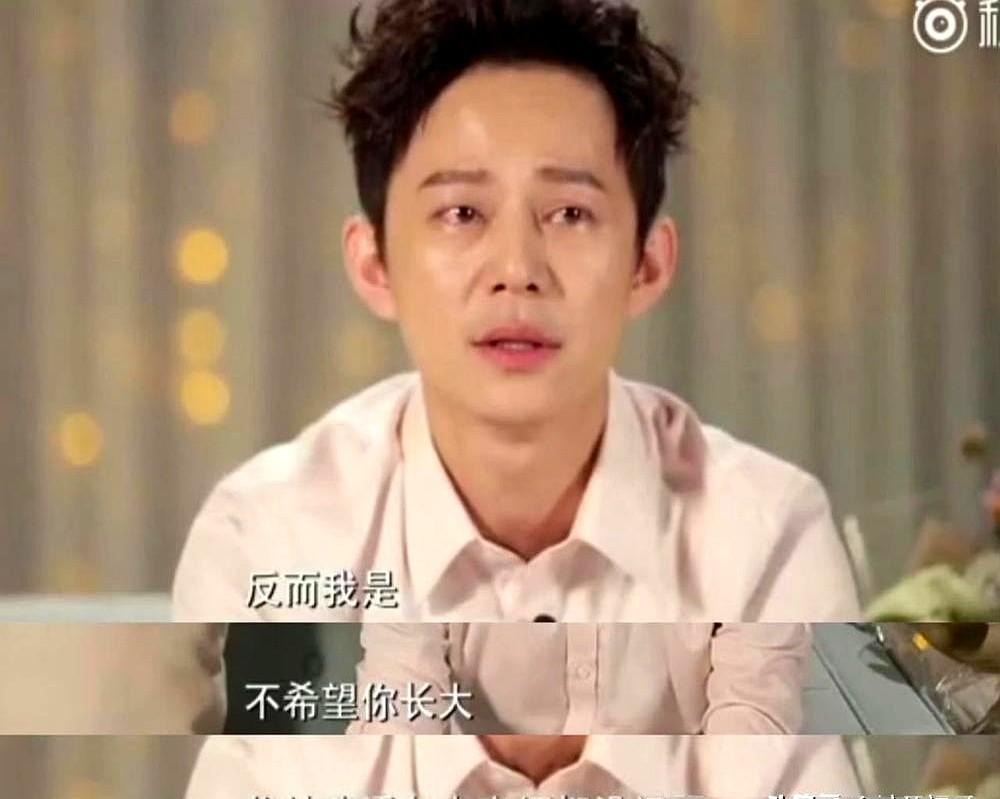 有一种友情，叫何炅悄悄买了张票。谢娜成都演唱会，何炅骗她说在海外，提前录好V