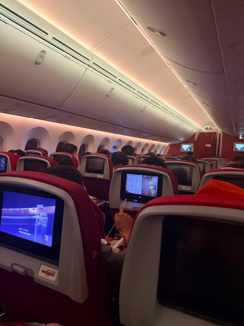 在飞机上花79买了个wifi套餐，像是中邪了后悔后悔