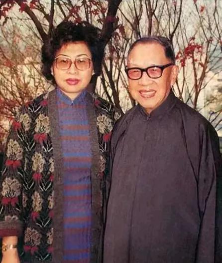 1956年，国学大师钱穆，61岁时三婚迎娶27岁胡美琦，新婚夜，他盯着如花似玉的