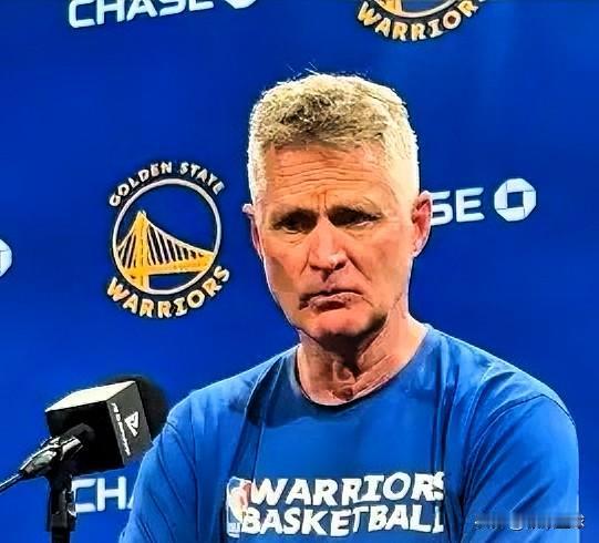 勇士主帅科尔喊话新援波尔津吉斯！今日，科尔接受媒体采访，在谈到球队铂金与合练