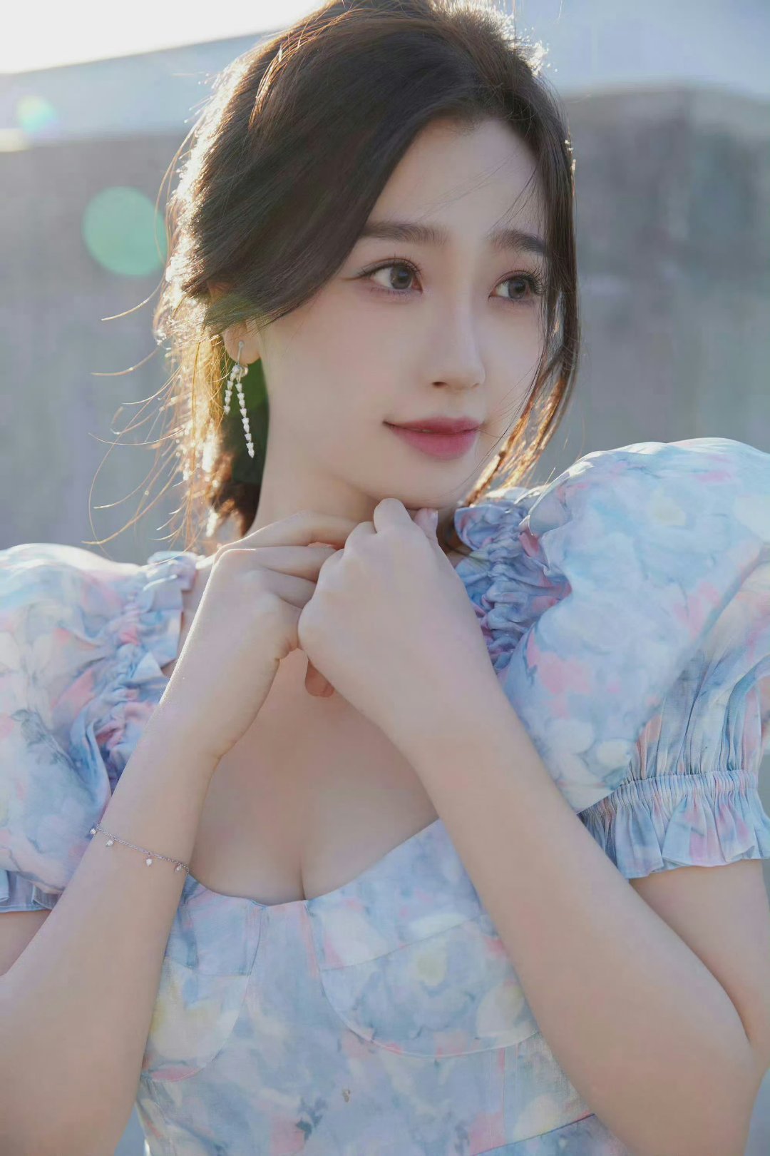 虞书欣小姐姐的碎花裙，浪漫美拍甜美怡人​​​