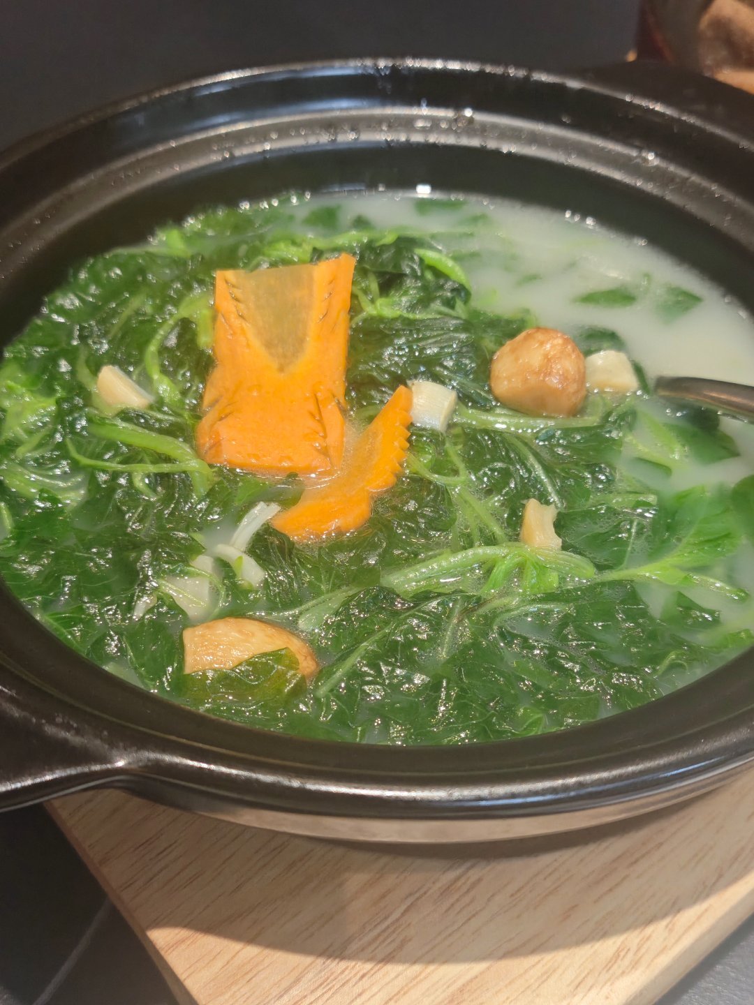 紫荆园真是高端大气啊！除了地道的美食出品之外（陈皮桃胶最喜欢），最诱人的就是这个