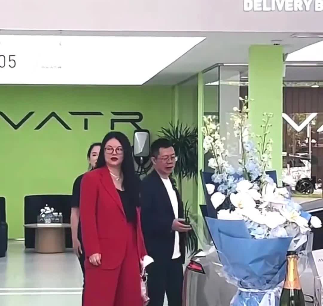 实事求是的讲，李湘这身材有没有150斤。李湘怎么说呢，有身材有颜值，而且