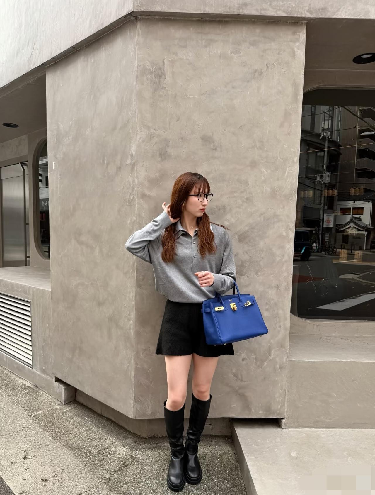 早田希娜私服出游。姐姐，很瘦，衣品也很漂亮。姐姐不打球，这身材都能走模特了。