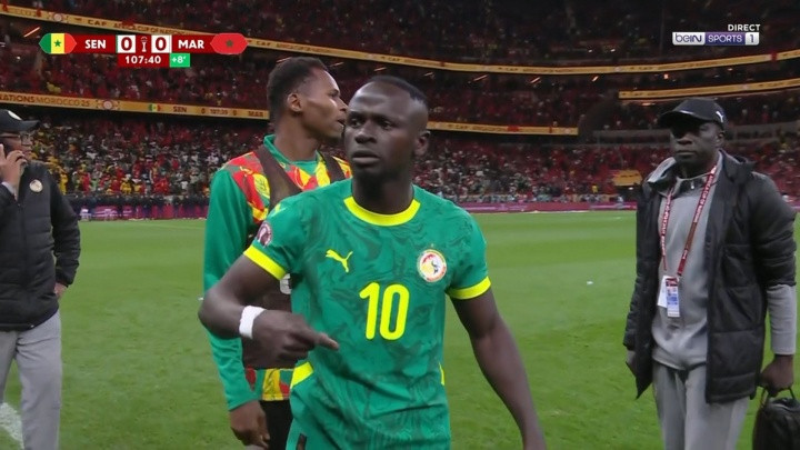 劝回队友! 马内: 我告诉队友立刻回到场上, 不惜一切代价也要踢完