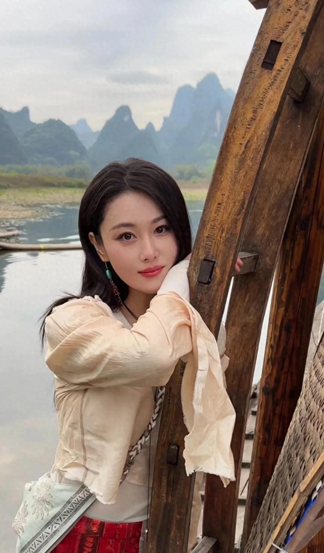 张馨予好像比以前更漂亮了以前觉得她好看，现在更好看了
