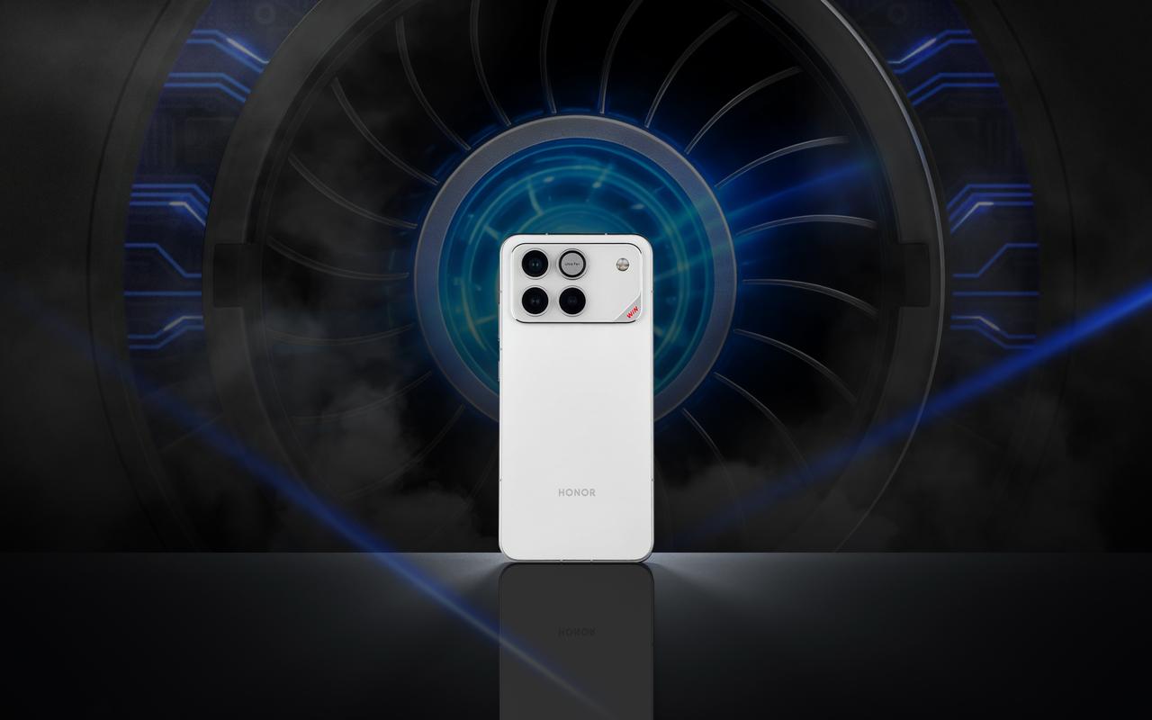 别再说荣耀WIN背面抄了友商了！全都是被后面那颗风扇逼得，不是为了好看硬凹造型！