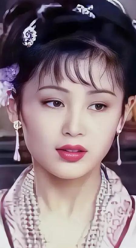 公元929年，37岁还一事无成的刘知远在放马时，对李三娘一见钟情。李父大骂：“你
