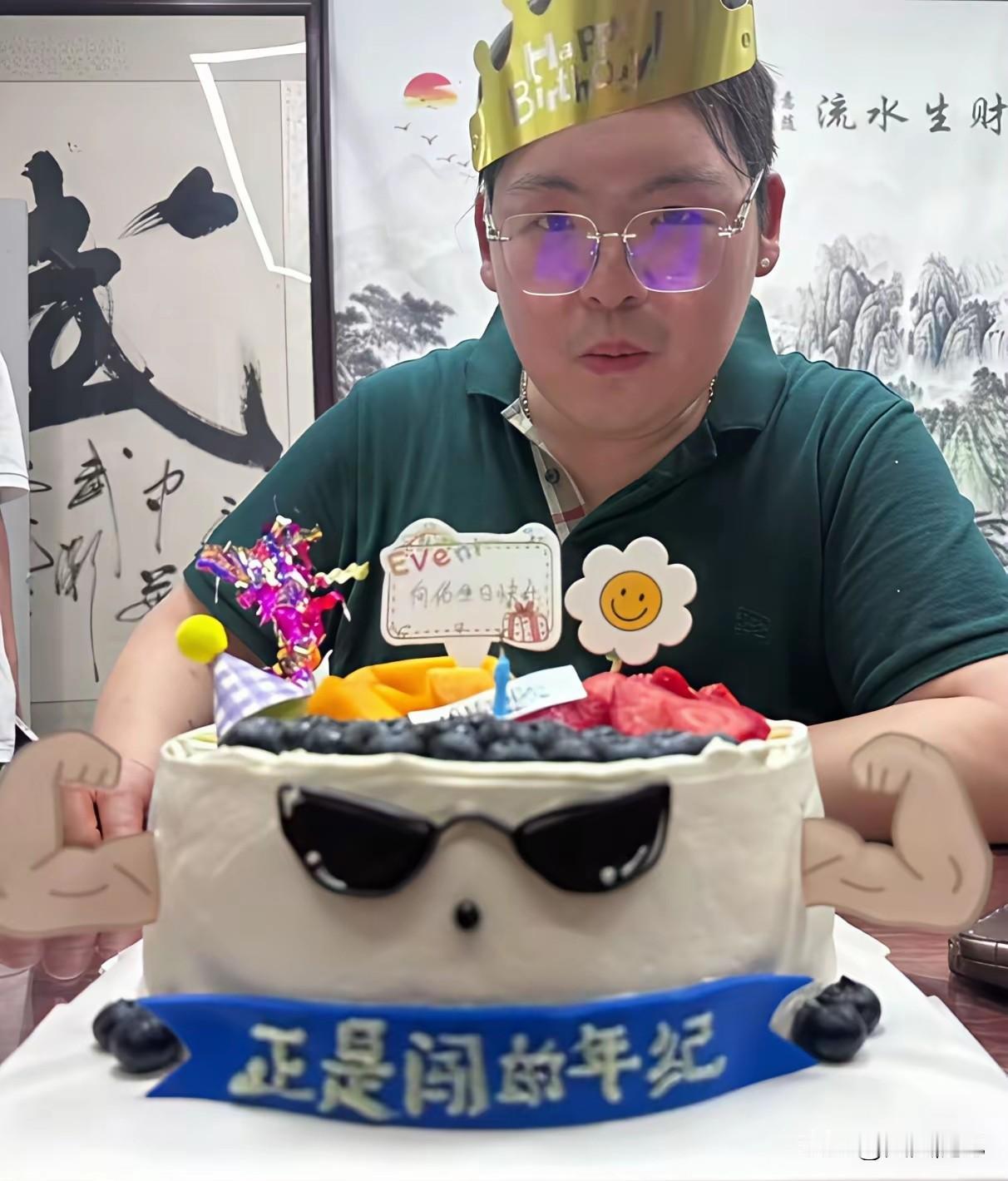 向佑开账号求关注，向家没一个人理他向佑最近开通了个人账号，关注了向华强和向佐