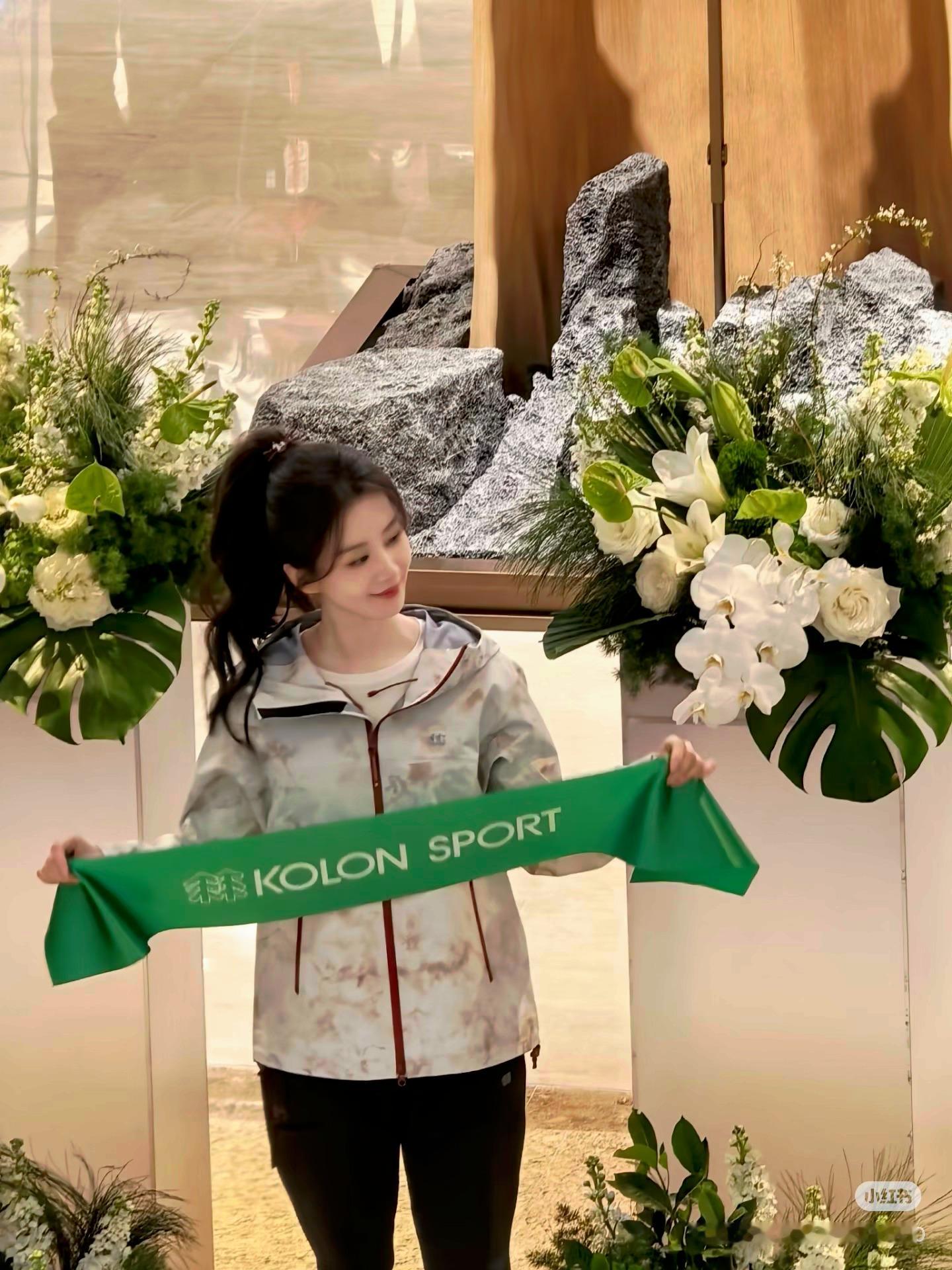 今天在深圳出席线下活动的刘诗诗刘诗诗高马尾青春女大