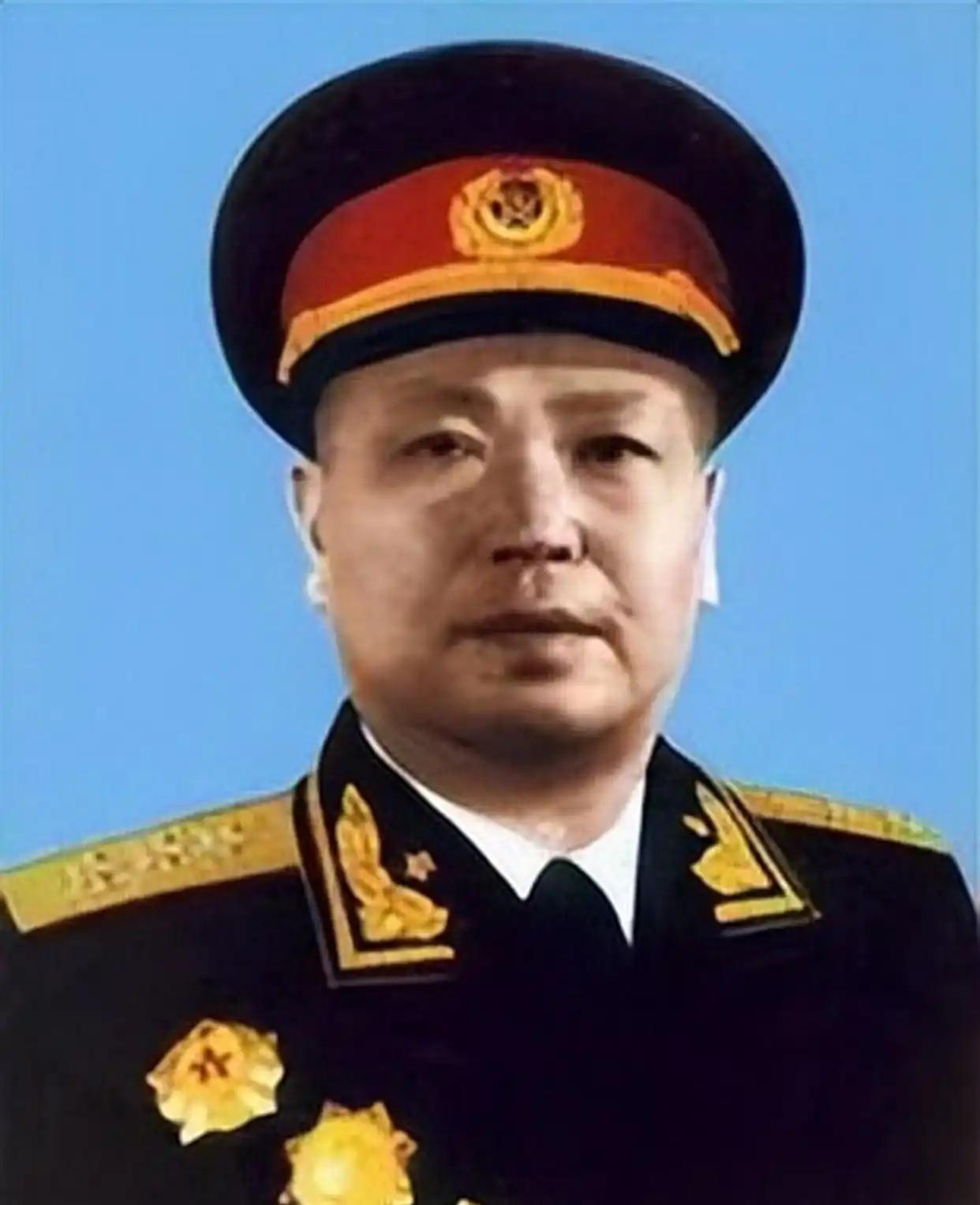 1941年，新四军1纵司令员傅秋涛率部突围，到了湖边，2个船夫载他们过湖，但气氛