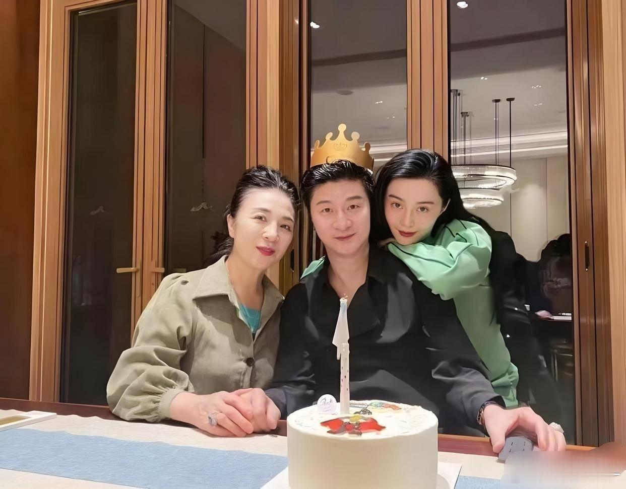 范丞丞爸爸73岁生日照，你敢说这是73我都不敢信
