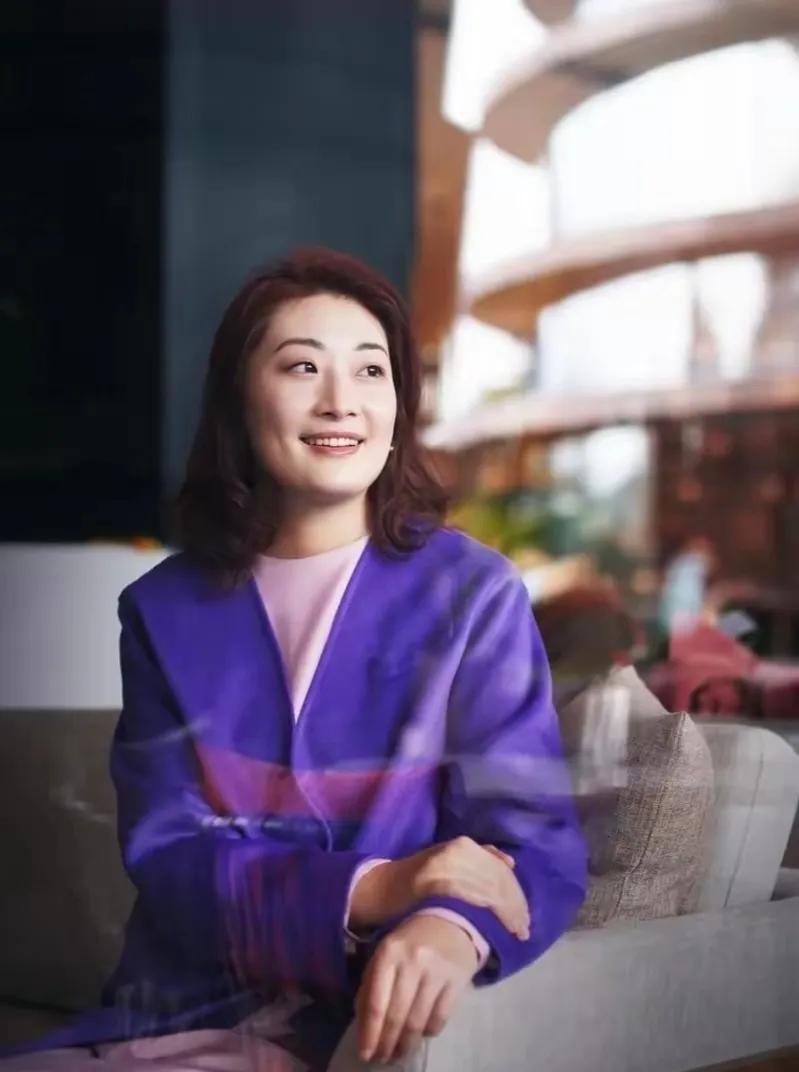睡觉前，又刷到猛料：宗馥莉叔叔与姑姑都是后妈生的，后妈目前在世。难怪宗泽后一