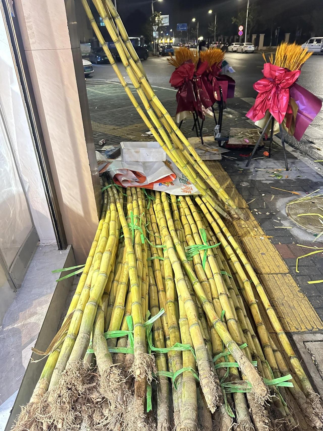 水果刺客应该是甘蔗，我们这卖28一根，我的天啦，记得小时候甘蔗10块钱一捆