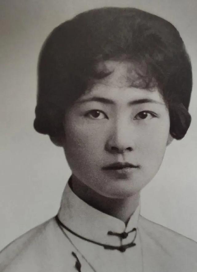 1953年的一次会议上，林徽因指着时任北京副市长吴晗的鼻子骂道：“我林氏满门忠烈