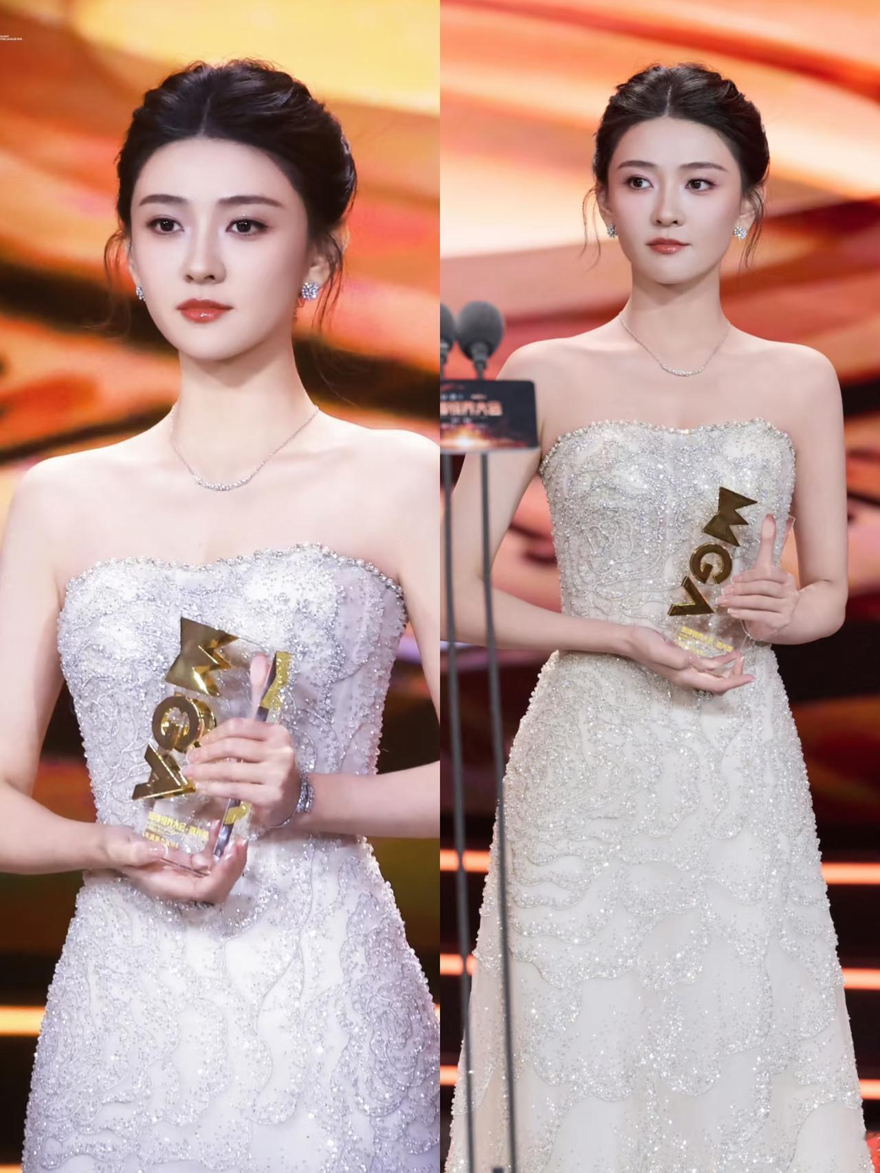 杨天真那句“不红是有道理的”，简直是为梁洁量身定做的。​年初的《白色橄榄树》