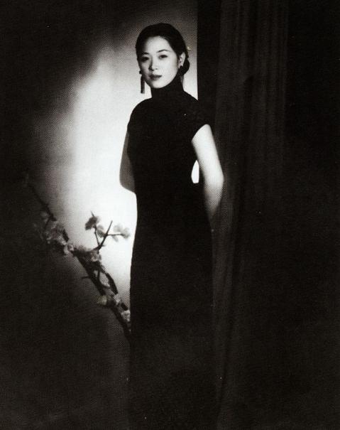 1935年！年轻貌美的青楼女子潘素，苦苦哀求37岁的张伯驹：“带我走吧，我还是清