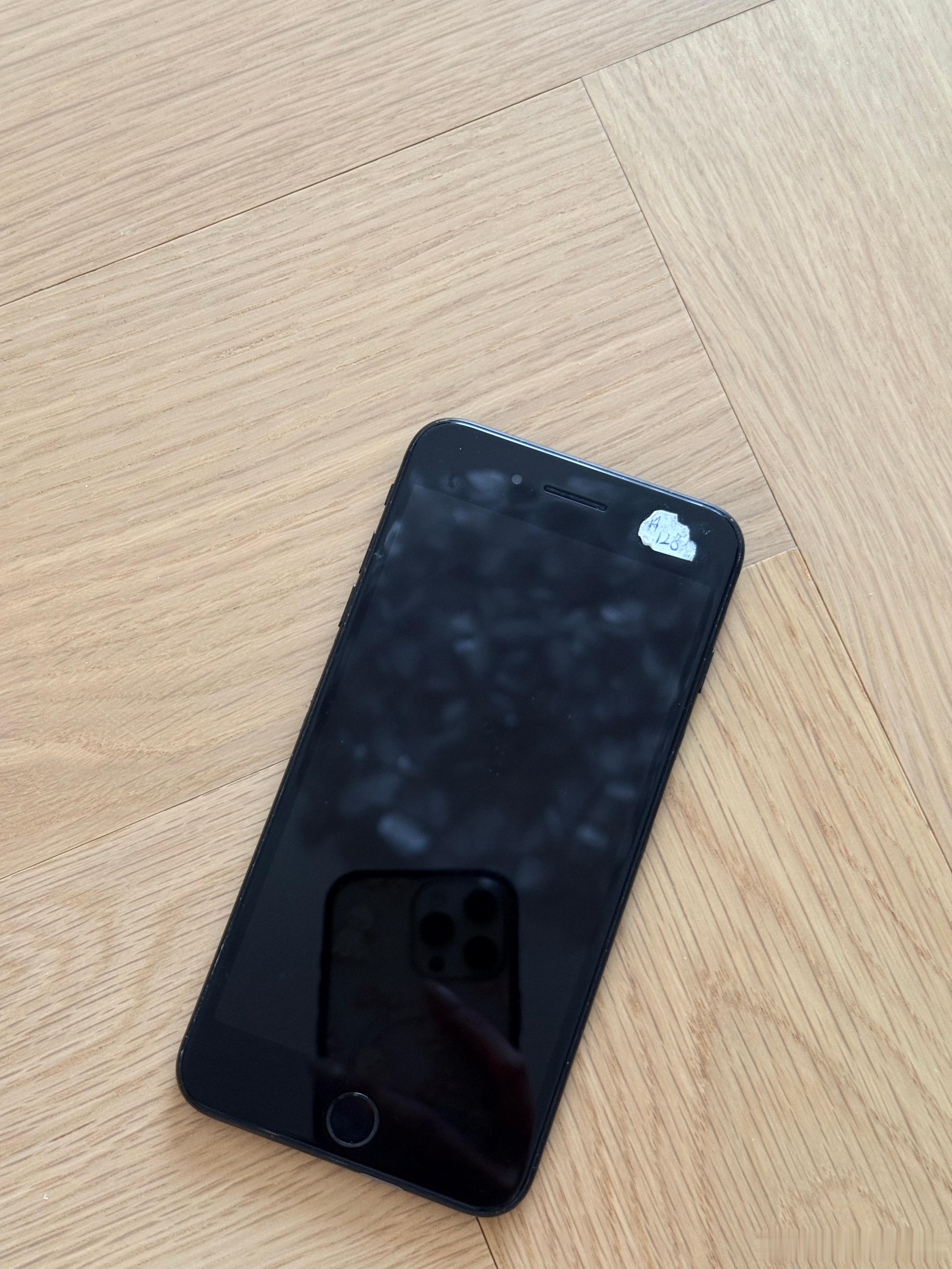 第一次在闲鱼上购物就被骗了买了个iphone7当拍照机，特意买了个慢充，结果充不