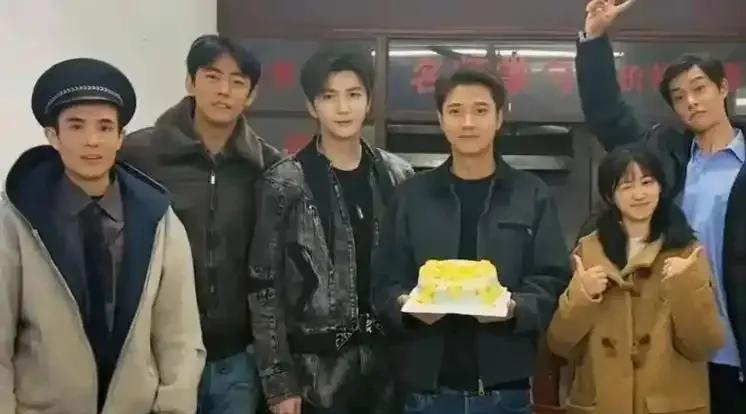 都觉得娱乐圈继父子是塑料情？张丹峰和张镐濂直接甩证据！张镐濂瞒着所有人突袭片场庆