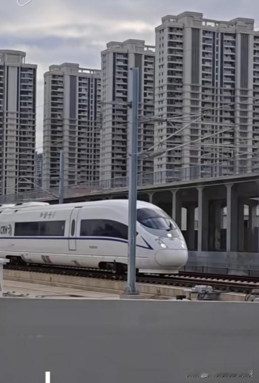 从汕头站乘坐高铁前往广州、深圳将更加快捷！汕汕高铁汕头站至汕头南站区间已开始试车