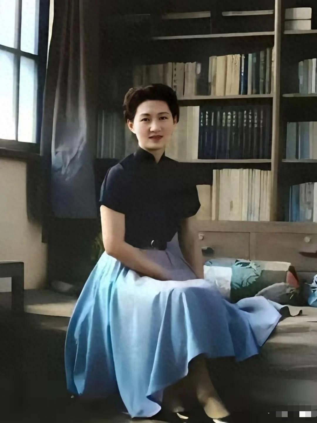 老照片这是民国时期张学良老婆赵四小姐的真实相貌，绝非演员饰演，更没有美颜P图，气