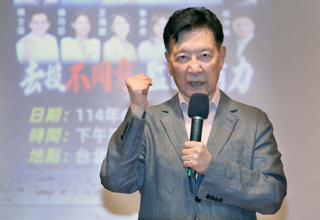 台北市前副市长彭振声1日赴北院出庭，庭前接获其妻自高雄住处坠楼身亡消息，彭振声当