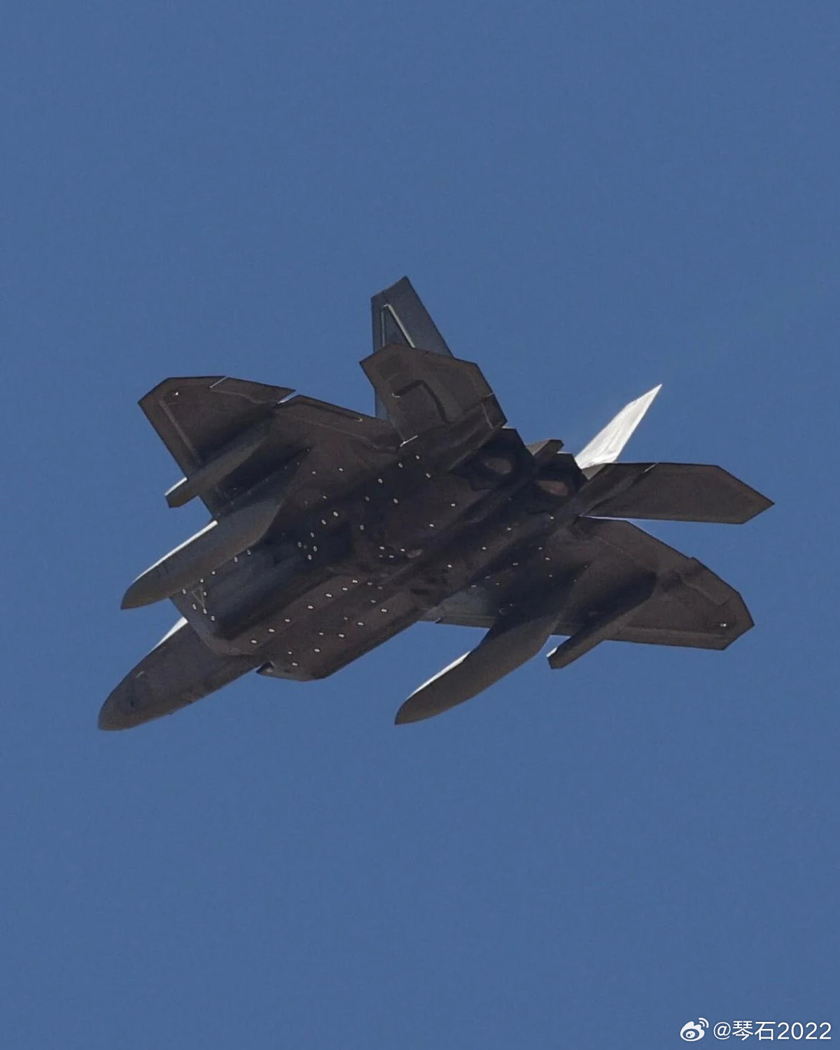 猛禽2.0美国空军强调：在任何已知或可预见的战斗机中，没有任何型号能够与‘猛禽’