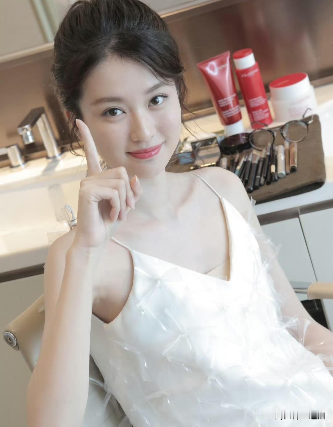 精致妆容，完美底妆，女神三连拍！💄✨