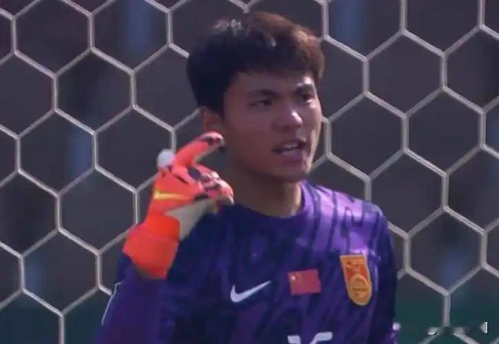 2016年的那个夏天，12岁的李昊攥着万达西班牙选拔计划的录取通知书，站在马德里