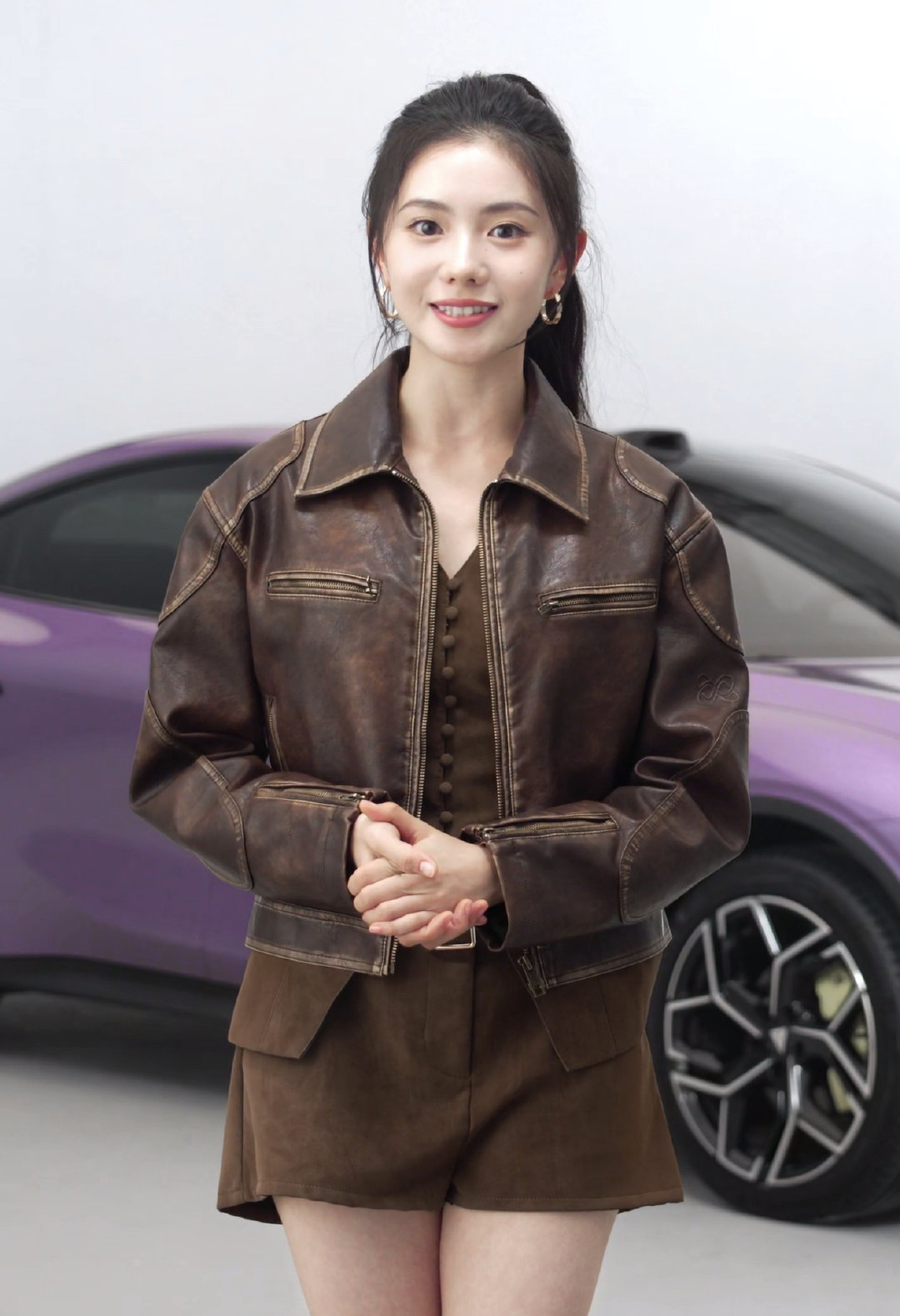 刘浩存深蓝L06品牌大使这身搭配完美诠释了什么叫“又甜又飒”！温柔声线与御姐范