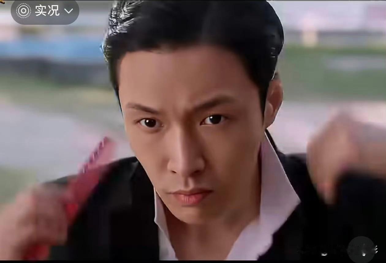 周星驰的《功夫女足》正式上映，出乎意料的是张艺兴收获最多好评。他彻底放下偶像包袱
