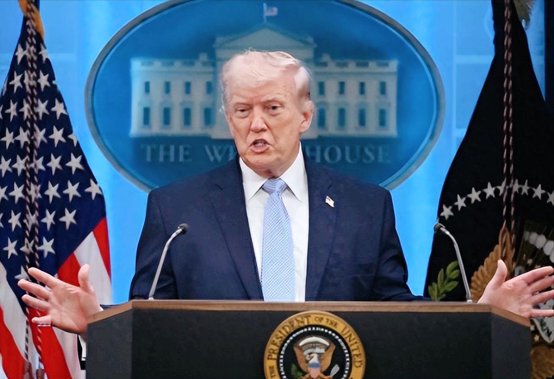 特朗普在自己的“最后通牒”到来时怂了！继续打下去不仅成本极高，风险完全不可控，国